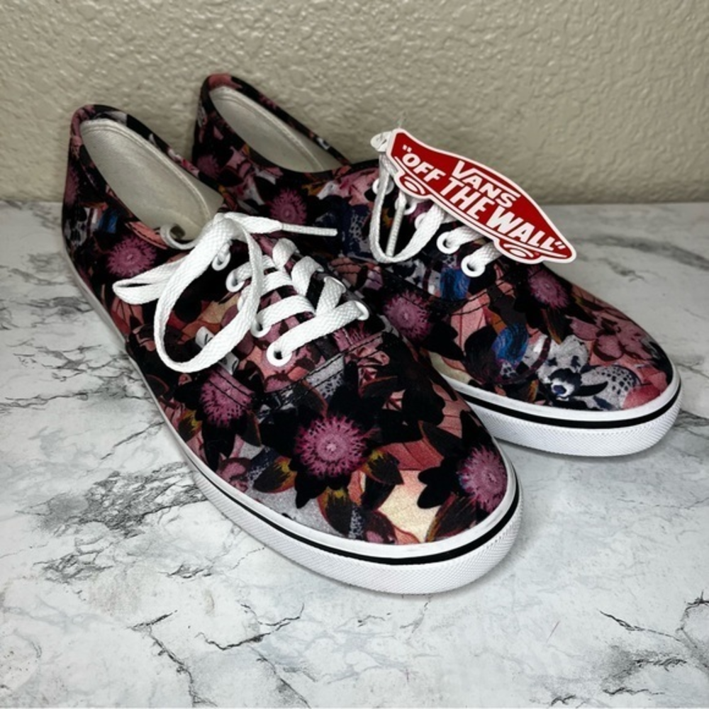 NWT Vans Floral Print Sneaker Women’s Size‎ 7
